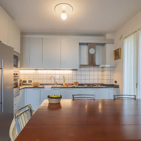 Besana 9 On The Lake - Private Garden & Parking By Rent All Como Moltrasio Exterior photo