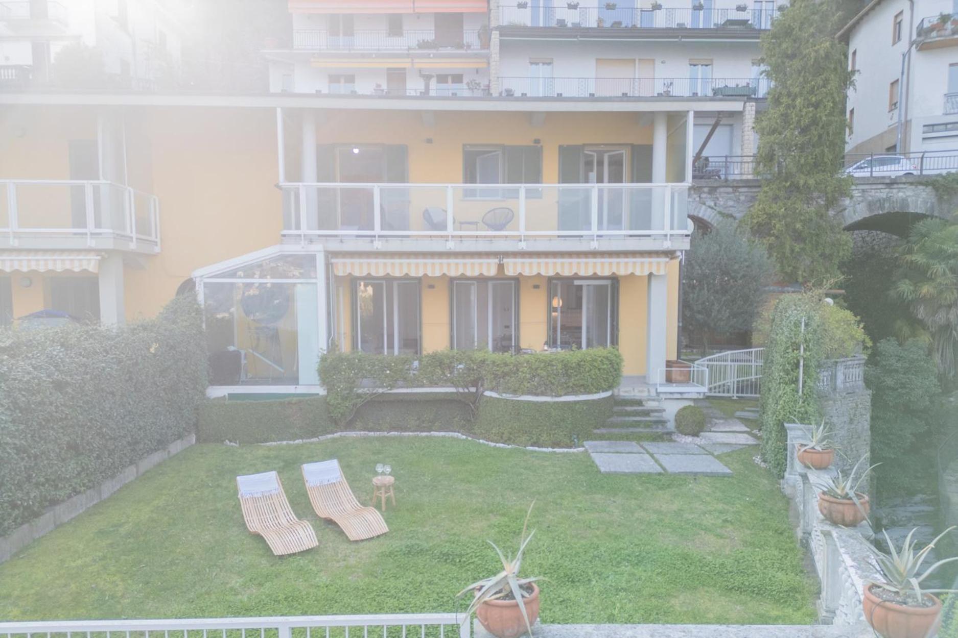 Besana 9 On The - Private Garden & Parking By Rent Moltrasio