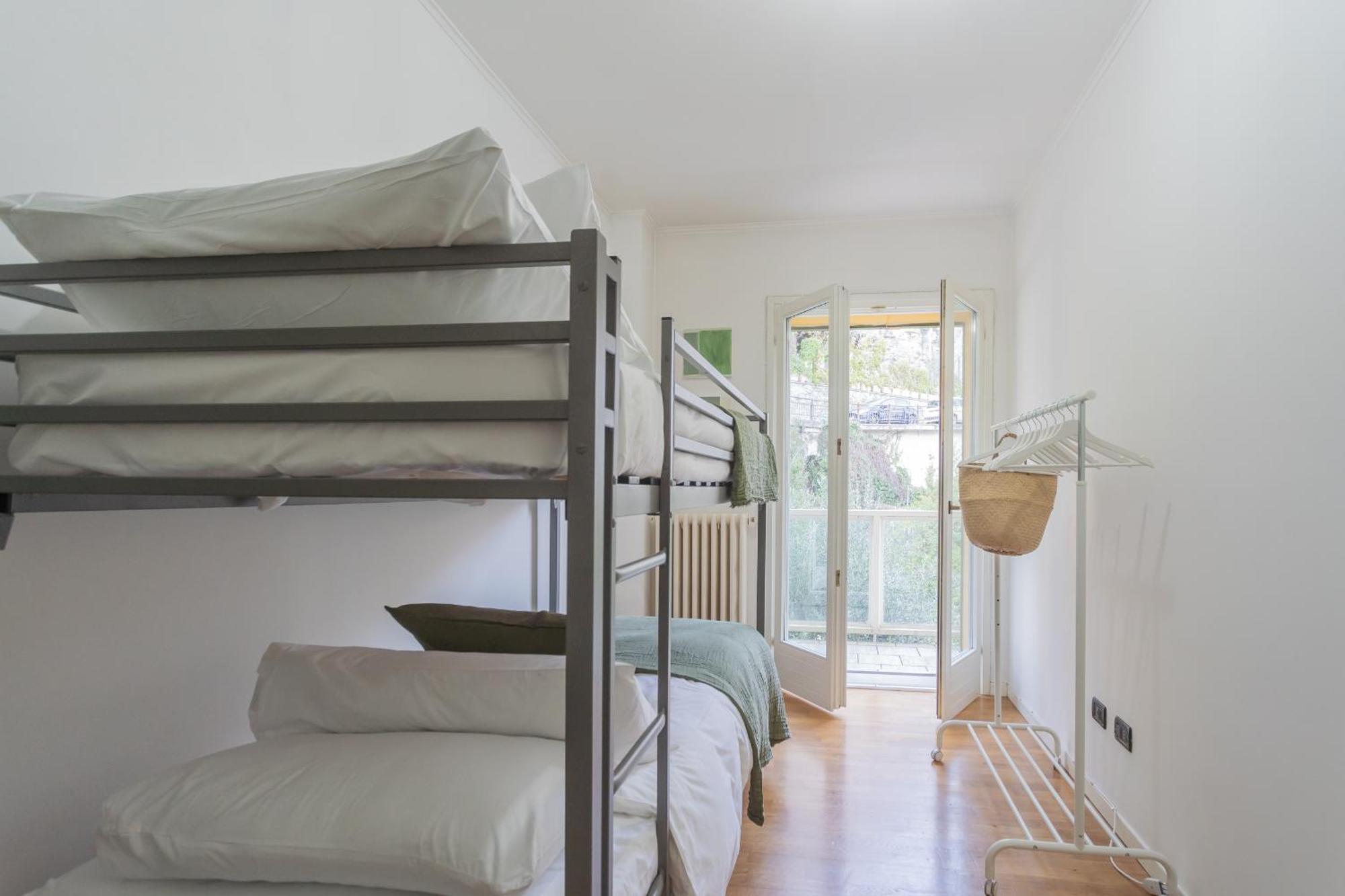Apartment Besana 9 On The - Private Garden & Parking By Rent Moltrasio