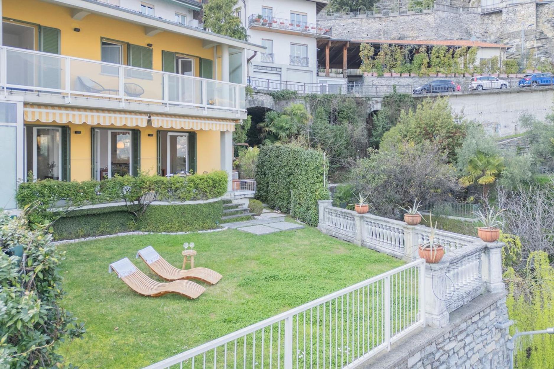Apartment Besana 9 On The - Private Garden & Parking By Rent